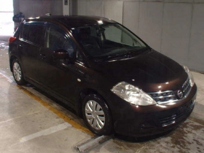 NISSAN TIIDA