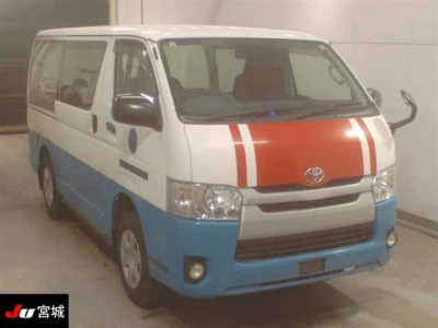 TOYOTA REGIUS VAN