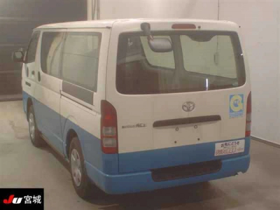 TOYOTA REGIUS VAN