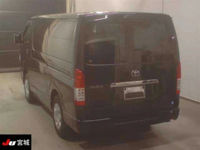 TOYOTA HIACE VAN