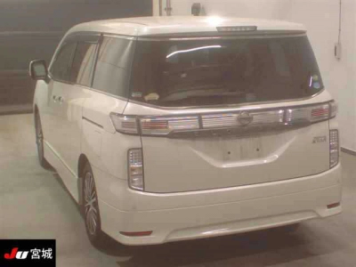 NISSAN ELGRAND