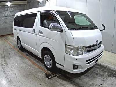 TOYOTA HIACE VAN