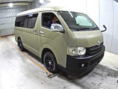 TOYOTA HIACE VAN