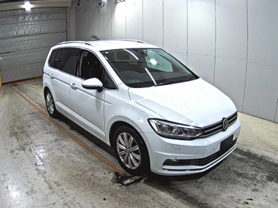 VOLKSWAGEN GOLF TOURAN