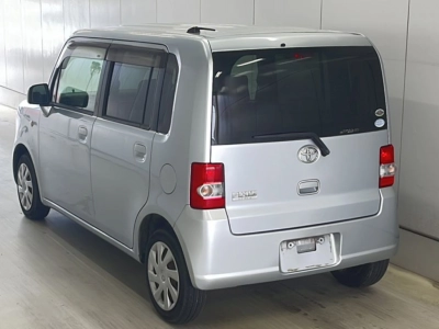 TOYOTA PIXIS SPACE