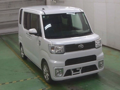 TOYOTA PIXIS MEGA