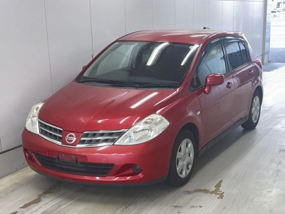 NISSAN TIIDA