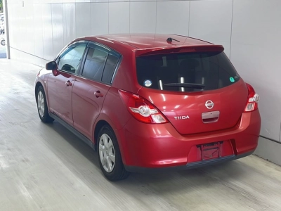 NISSAN TIIDA