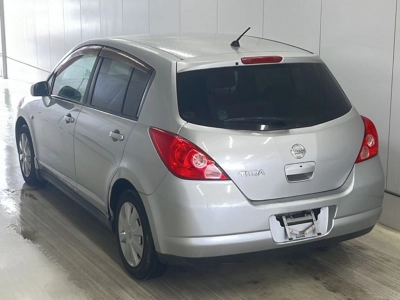 NISSAN TIIDA