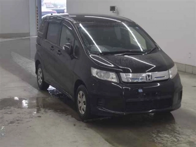 HONDA FREED SPIKE