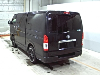 TOYOTA HIACE VAN