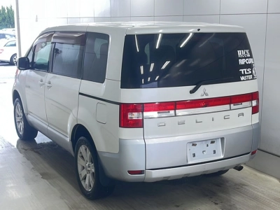 MITSUBISHI DELICA D:5