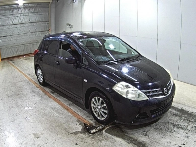 NISSAN TIIDA