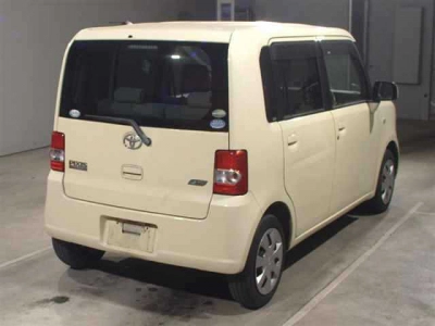 TOYOTA PIXIS SPACE