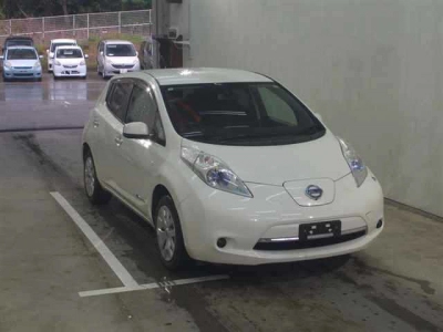 NISSAN LEAF