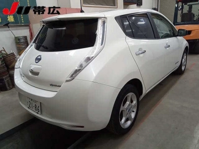 NISSAN LEAF