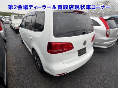 VOLKSWAGEN GOLF TOURAN