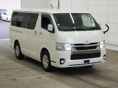 TOYOTA HIACE
