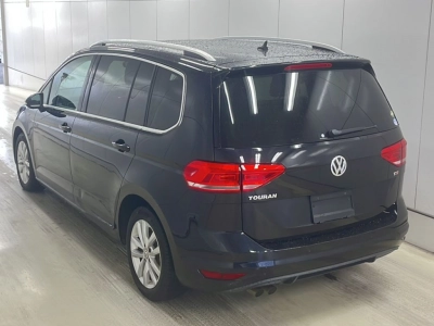 VOLKSWAGEN GOLF TOURAN