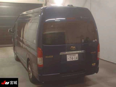 TOYOTA HIACE VAN