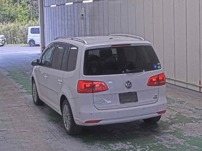 VOLKSWAGEN GOLF TOURAN