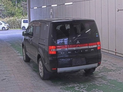 MITSUBISHI DELICA D:5
