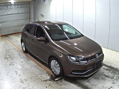 VOLKSWAGEN POLO
