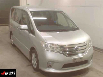 NISSAN SERENA