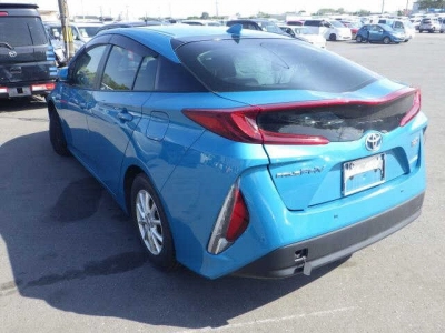 TOYOTA PRIUS PHV