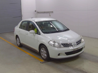 NISSAN TIIDA LATIO