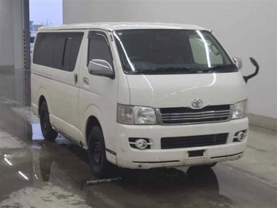 TOYOTA HIACE VAN
