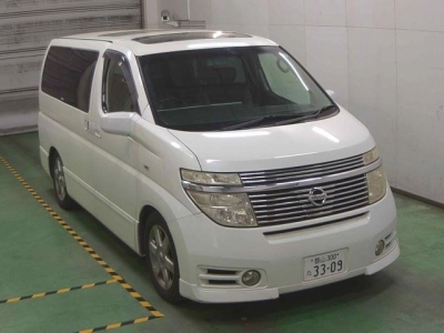 NISSAN ELGRAND