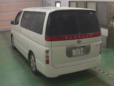 NISSAN ELGRAND