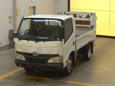 TOYOTA DYNA