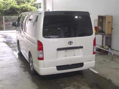 TOYOTA REGIUS VAN