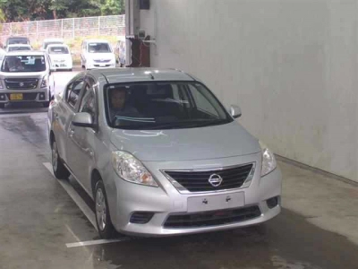 NISSAN TIIDA LATIO