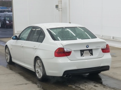 BMW 3 SERIES