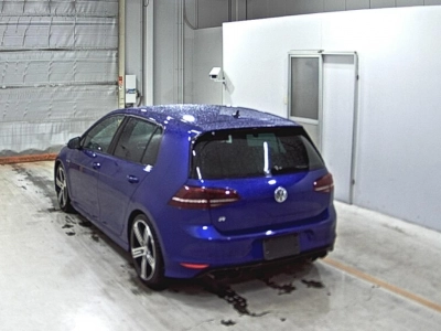 VOLKSWAGEN GOLF R