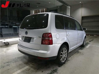 VOLKSWAGEN GOLF TOURAN