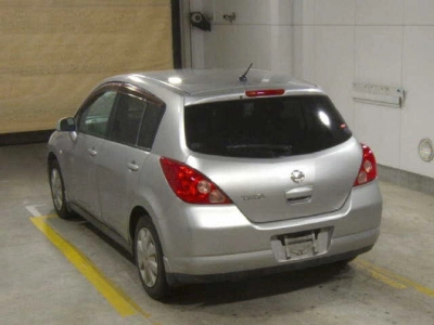 NISSAN TIIDA