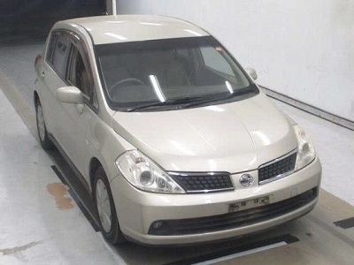 NISSAN TIIDA
