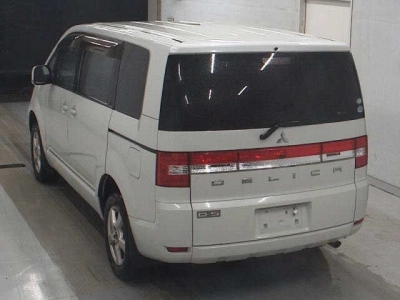 MITSUBISHI DELICA D:5