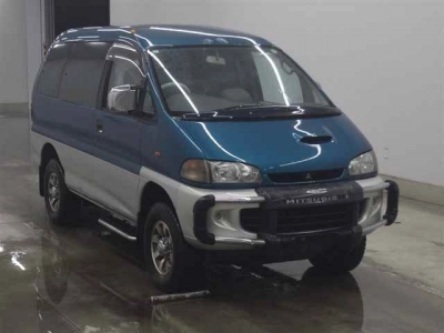 MITSUBISHI DELICA SPACE GEAR
