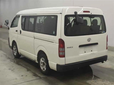 TOYOTA HIACE WAGON