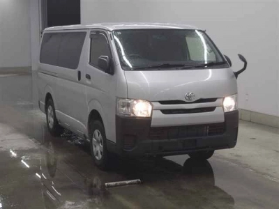 TOYOTA REGIUS VAN