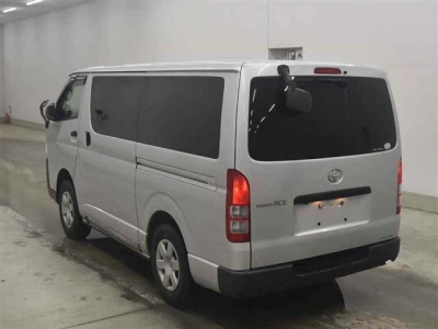 TOYOTA REGIUS VAN