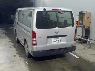 TOYOTA HIACE VAN