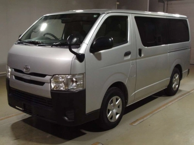 TOYOTA REGIUS VAN