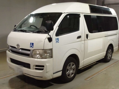 TOYOTA HIACE VAN