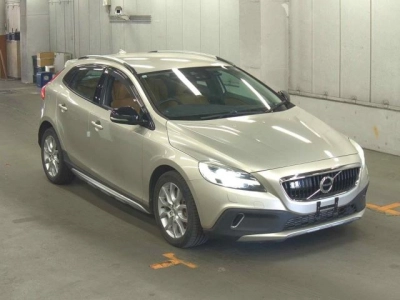 VOLVO V40